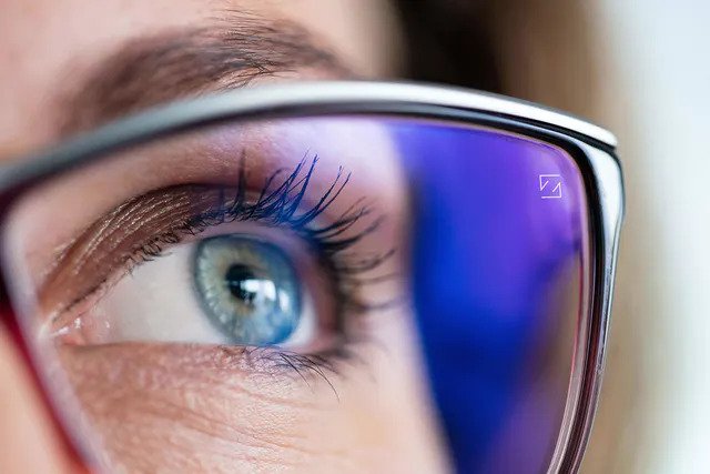- Óptica ZEISS Vision Expert.